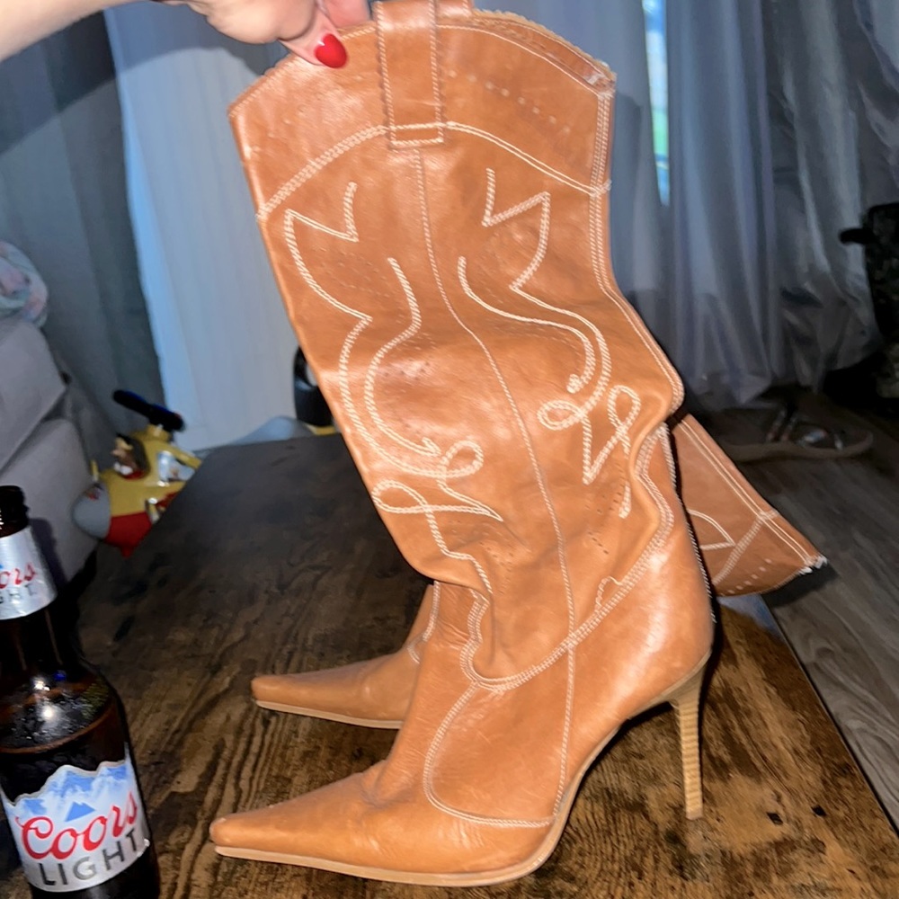 Vintage genuine leather stiletto cowgirl / cowboy boot.